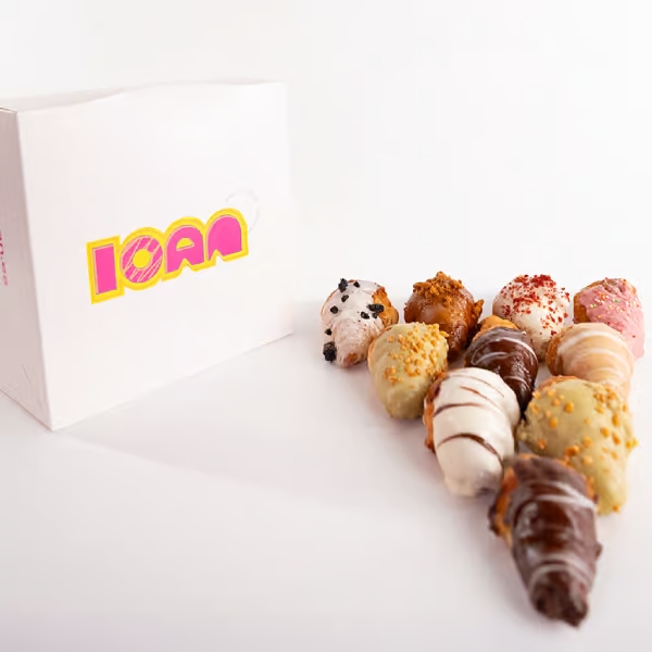 caja de ioanets en pastelería al por mayor